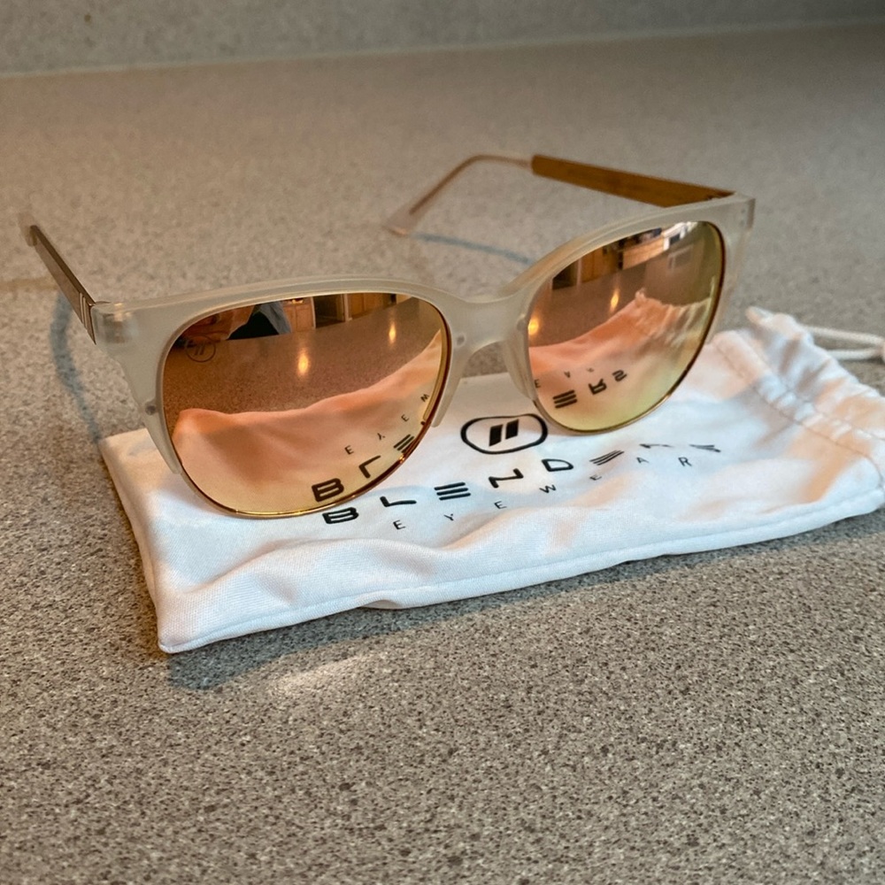 Like new Frosted Sunrise Blenders Sunglasses!